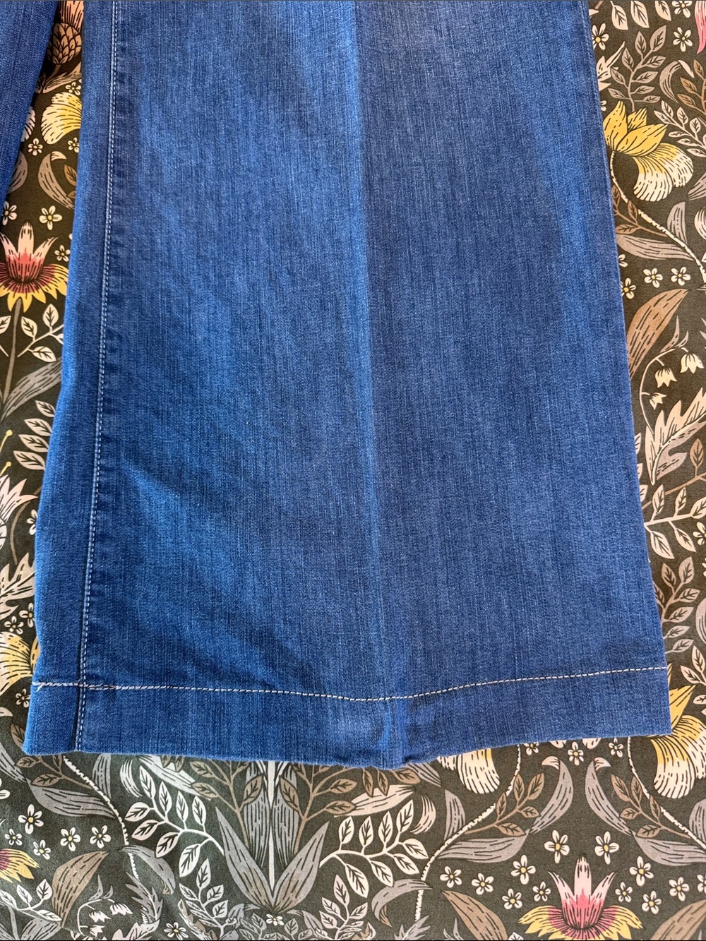 AG Adriano Goldschmied “Stella” Low-slung palazzo Wide-Leg Jeans, 30” inseam - Picture 4 of 14